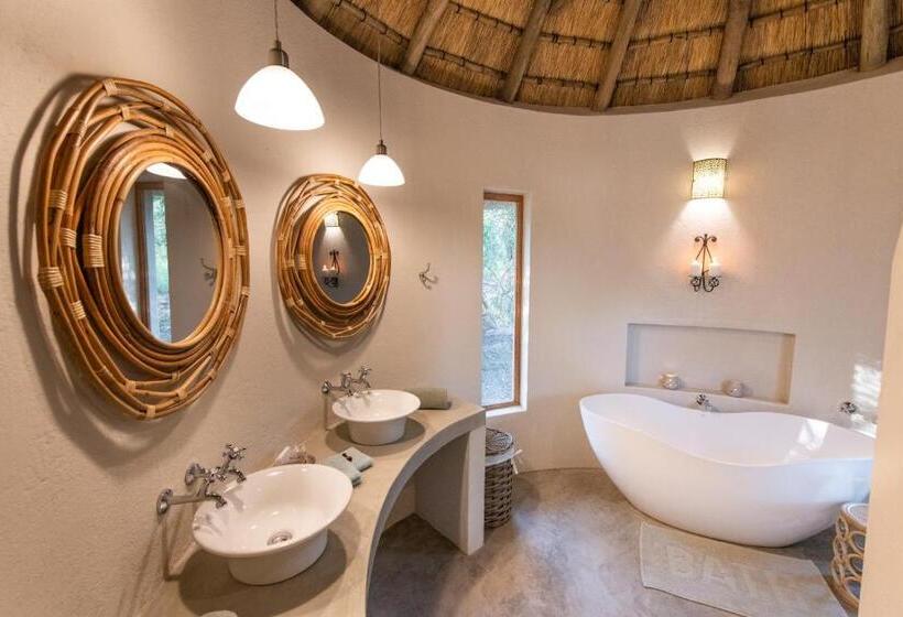 Отель Nyala Safari Lodge