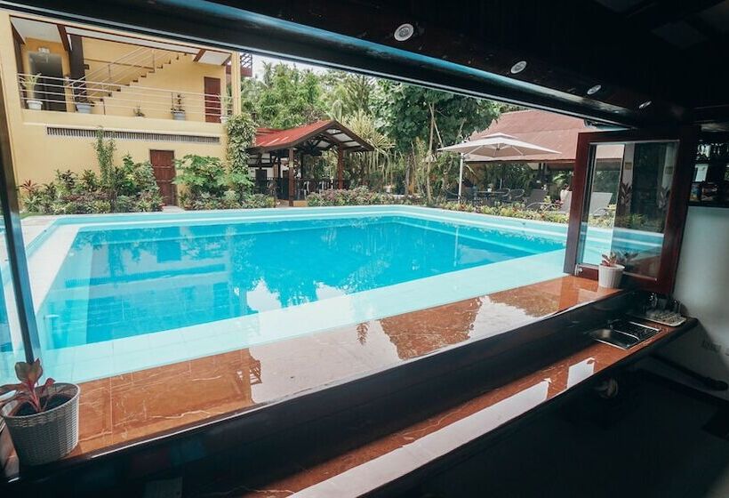 هتل Point 303 Resort