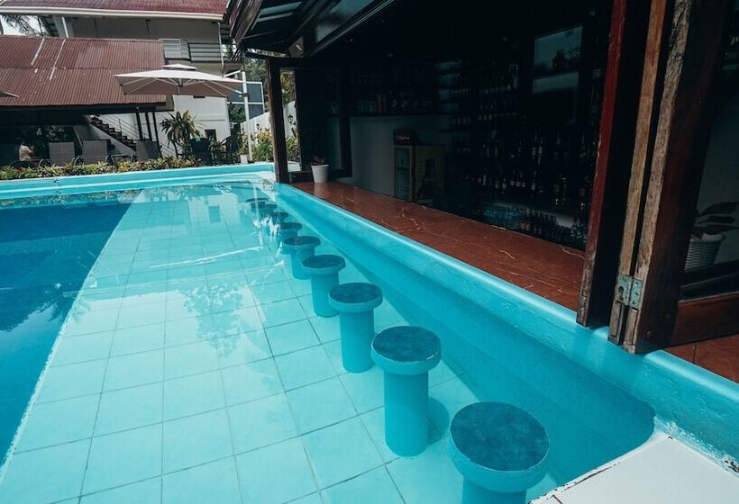 هتل Point 303 Resort