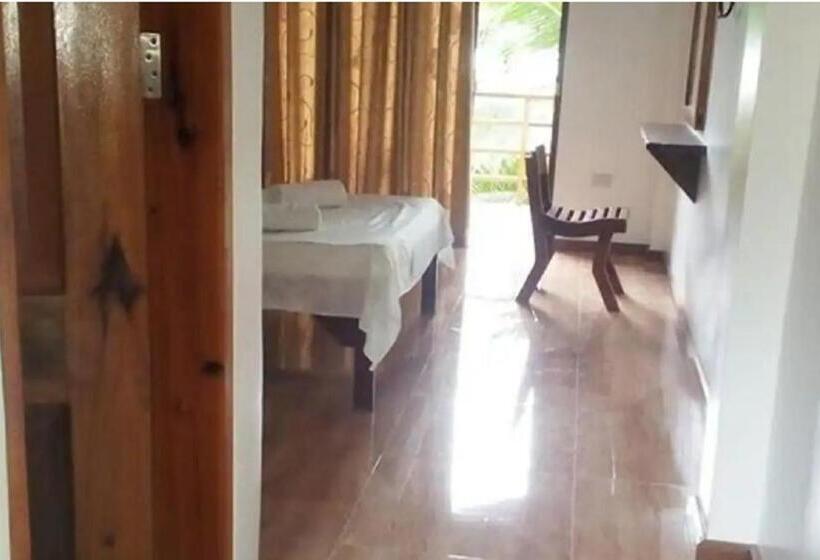 هتل Point 303 Resort