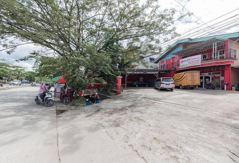 Отель Reddoorz Syariah @ Pangeran Suryanata Samarinda