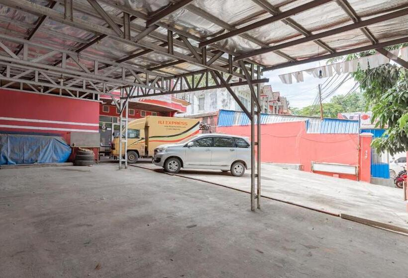 Отель Reddoorz Syariah @ Pangeran Suryanata Samarinda