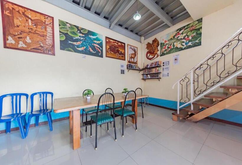 Отель Reddoorz Syariah @ Pangeran Suryanata Samarinda