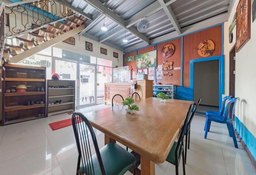 Отель Reddoorz Syariah @ Pangeran Suryanata Samarinda