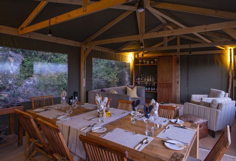 בית מלון כפרי Shamwari Explorer Camp