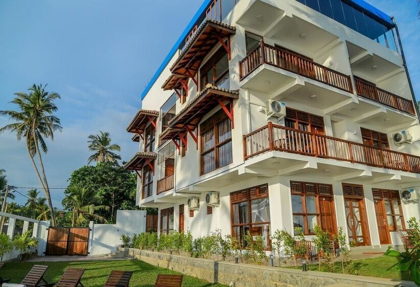 Отель Top Secret Beach