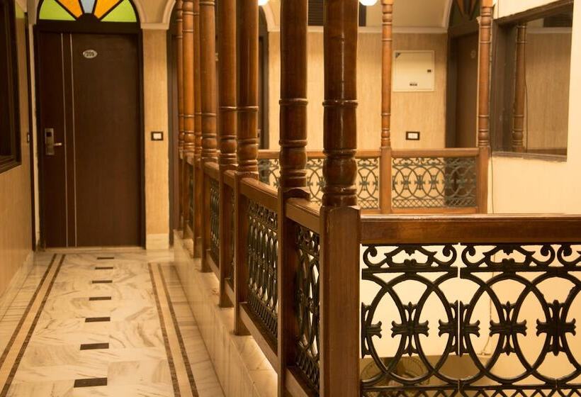 Отель Wall City