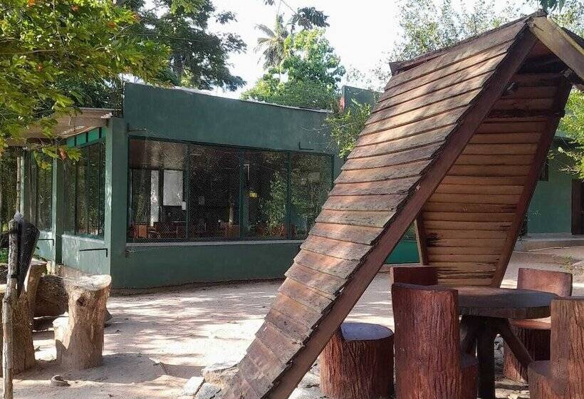 בית מלון כפרי Wilpattu Tree House