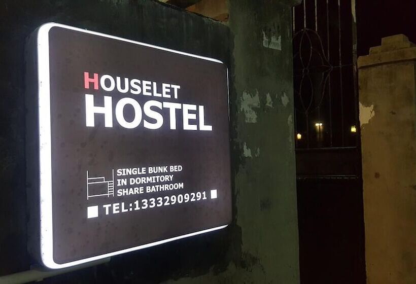 Houselet Hostel