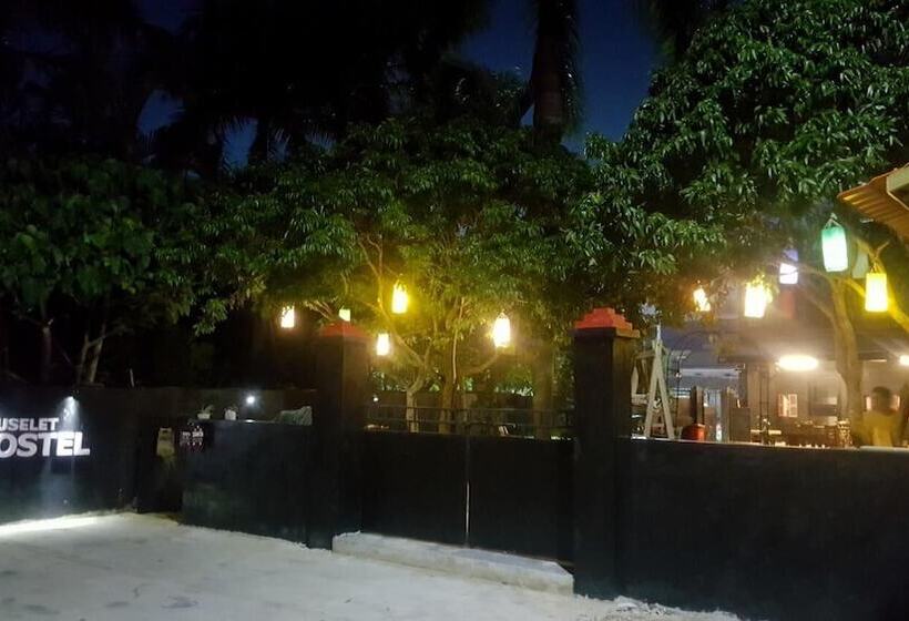 Houselet Hostel