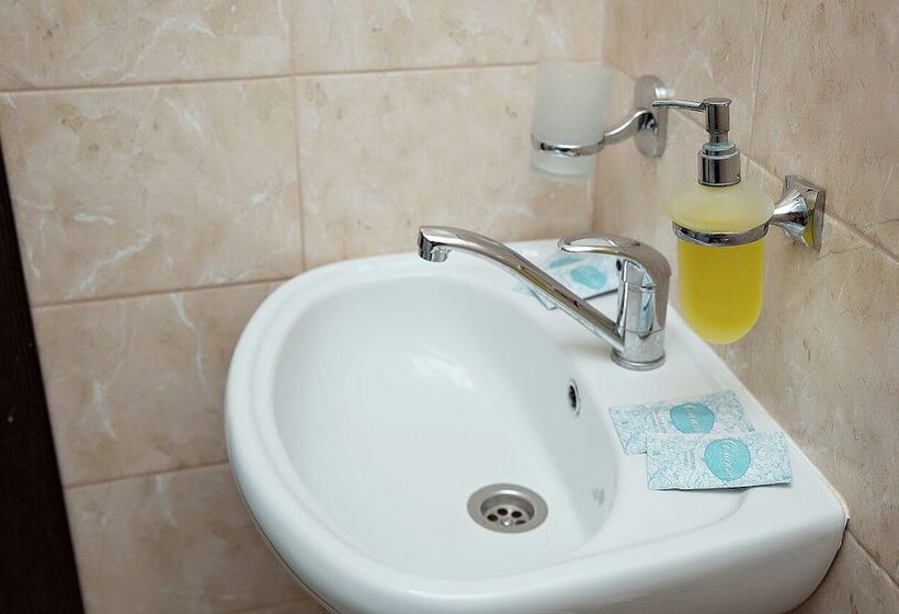 Mini Hotel Club Puteshestvennikov Hostel