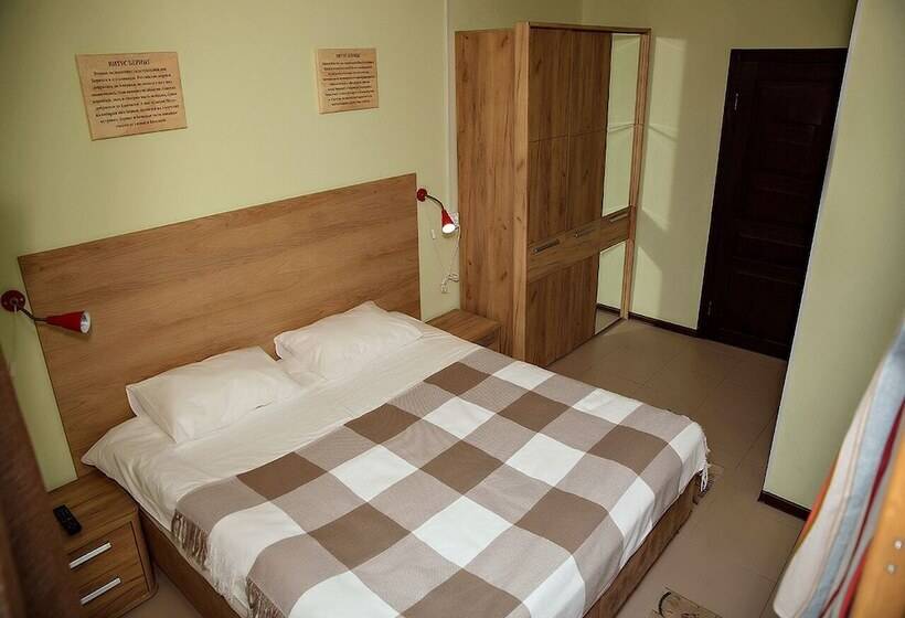 Mini Hotel Club Puteshestvennikov Hostel