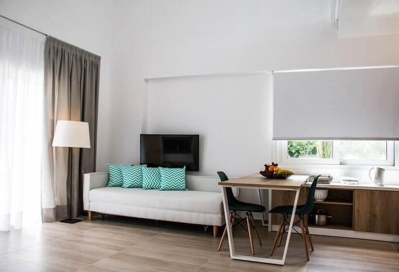 פנסיון Aristotelia Gi