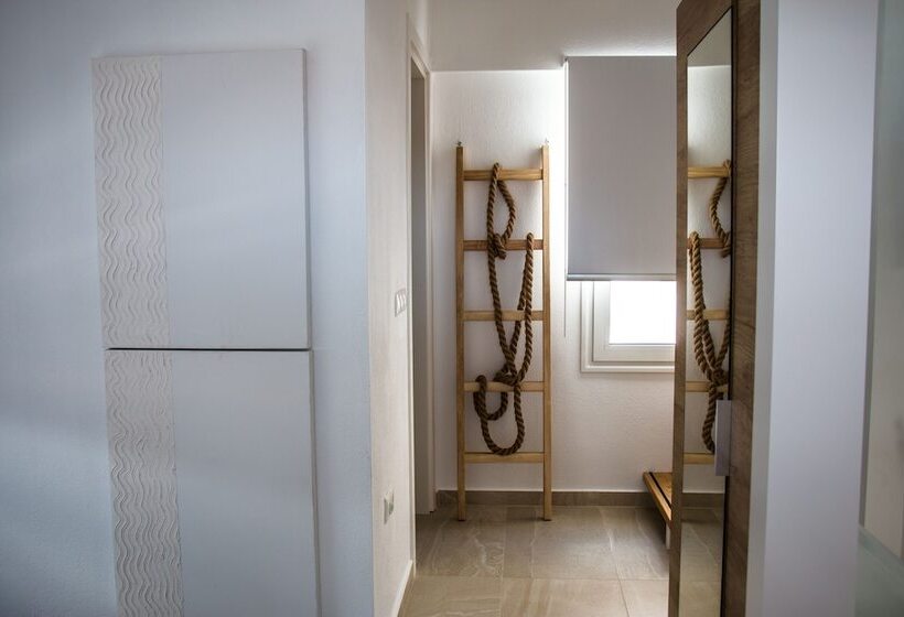 פנסיון Aristotelia Gi