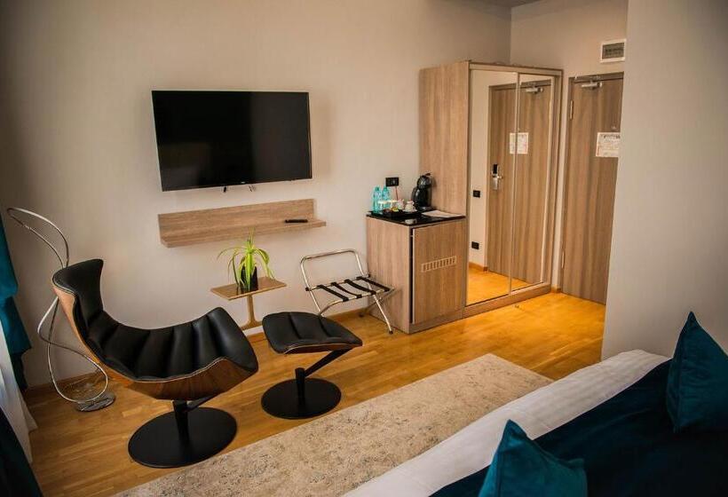 بنسيون Casa Hrisicos