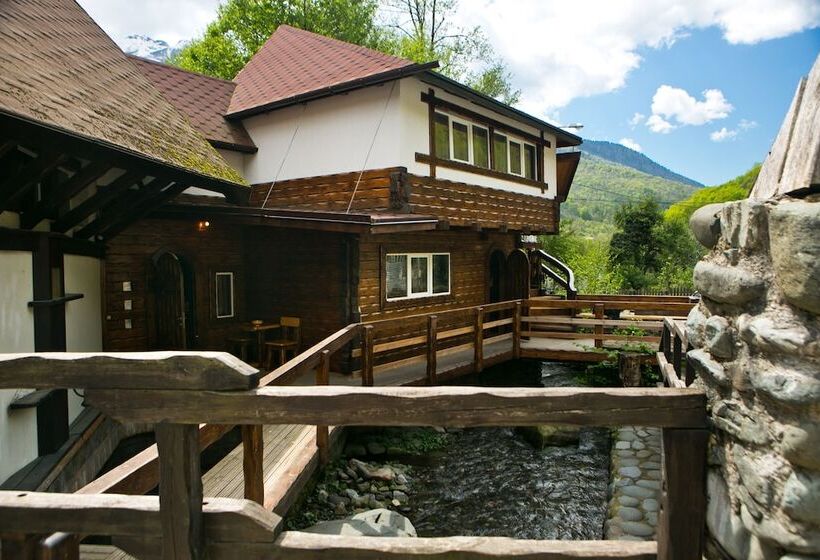 پانسیون Cherepanovs' Guest House