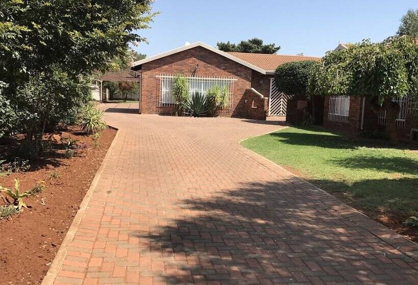 פנסיון Emmy Guesthouse