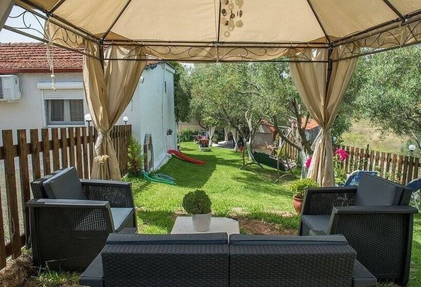 פנסיון Pagona House