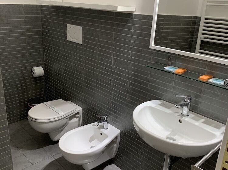 پانسیون Tiburtina Suites, Roma