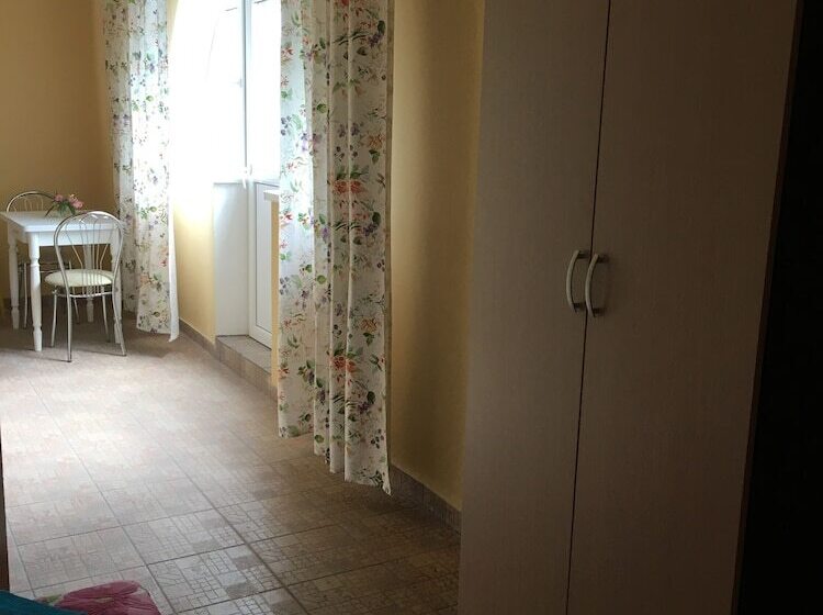 پانسیون Villa Acacia