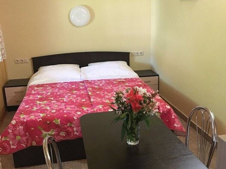 پانسیون Villa Acacia