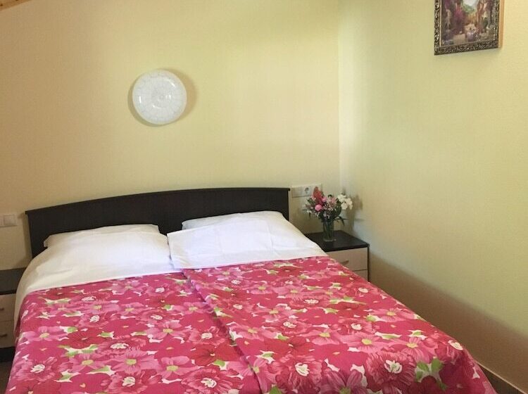 پانسیون Villa Acacia