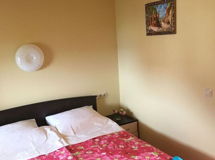 پانسیون Villa Acacia