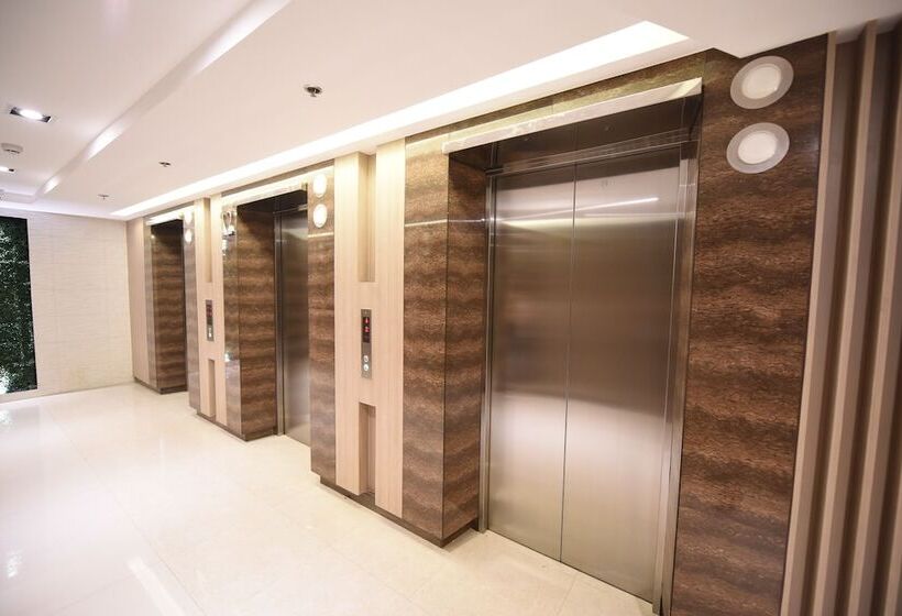 Usp Suites At Shore Residences