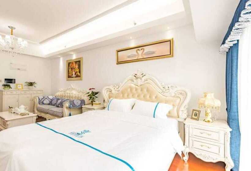 Western Theme Holiday Apartment