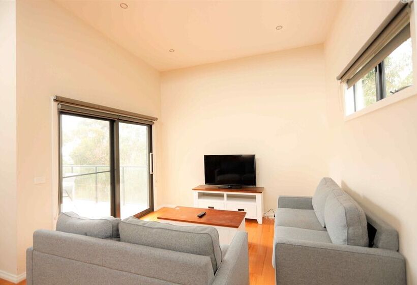 Apollo Bay Seal Apartments