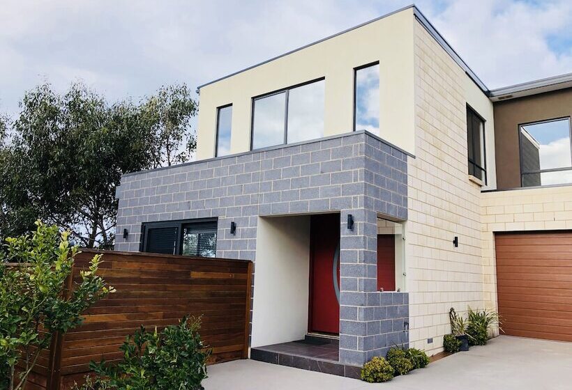 Apollo Bay Seal Apartments