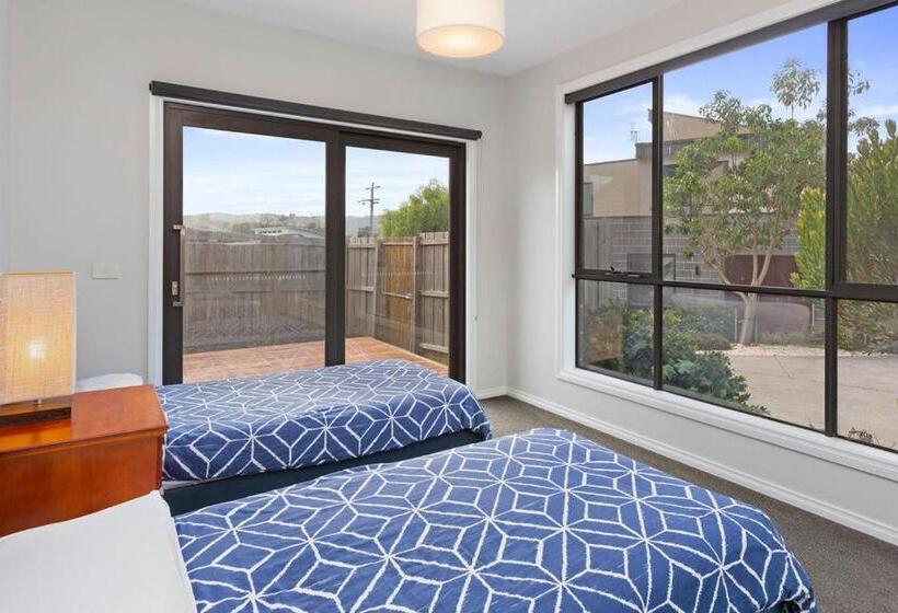 Apollo Bay Seal Apartments