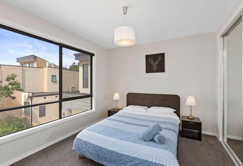 Apollo Bay Seal Apartments