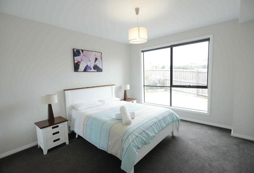 Apollo Bay Seal Apartments