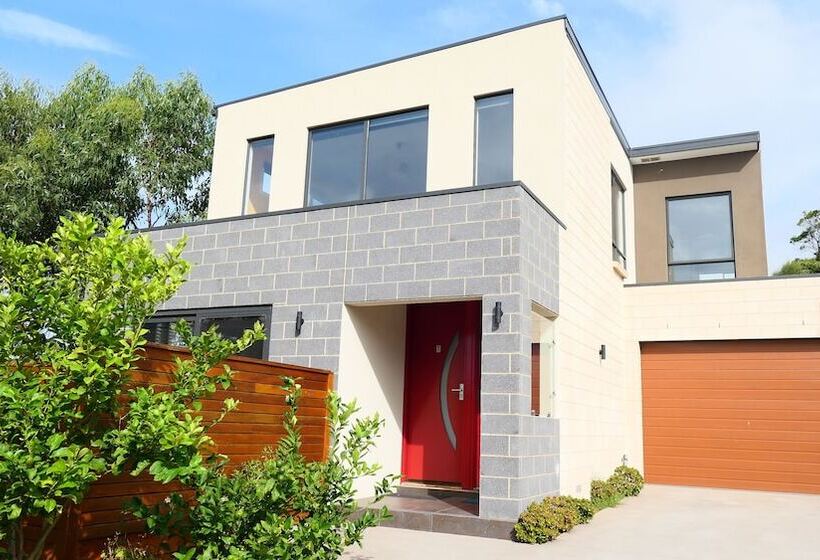 Apollo Bay Seal Apartments