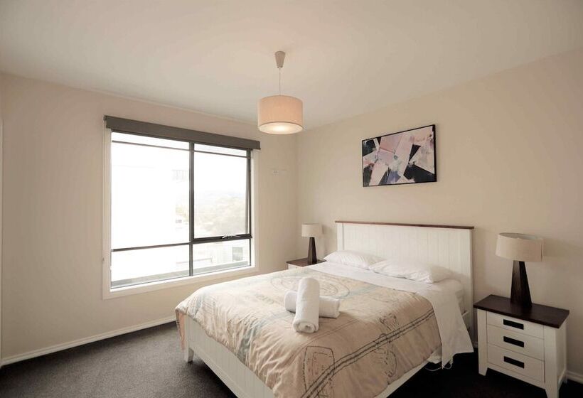 Apollo Bay Seal Apartments