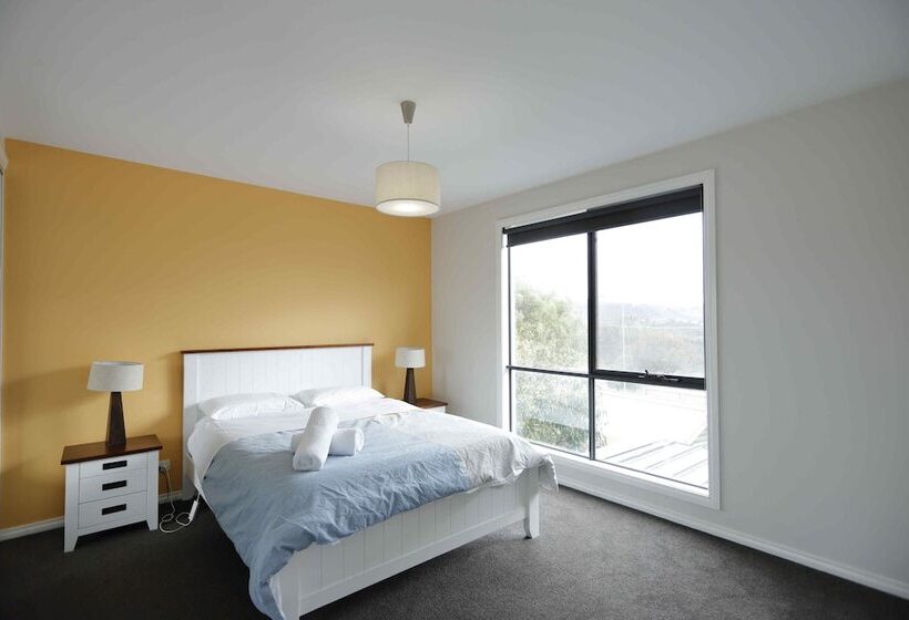 Apollo Bay Seal Apartments