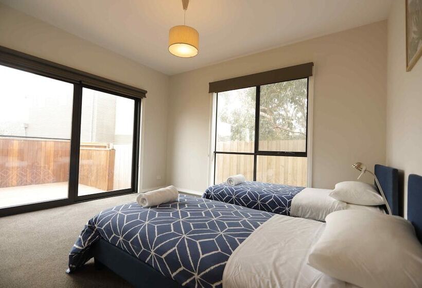 Apollo Bay Seal Apartments