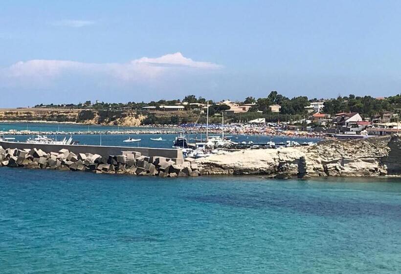 ベッドアンドブレックファースト Le Tre Rose