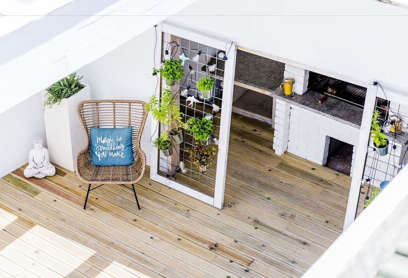 تختخواب و صبحانه Sandhi House   Yoga & Wellness