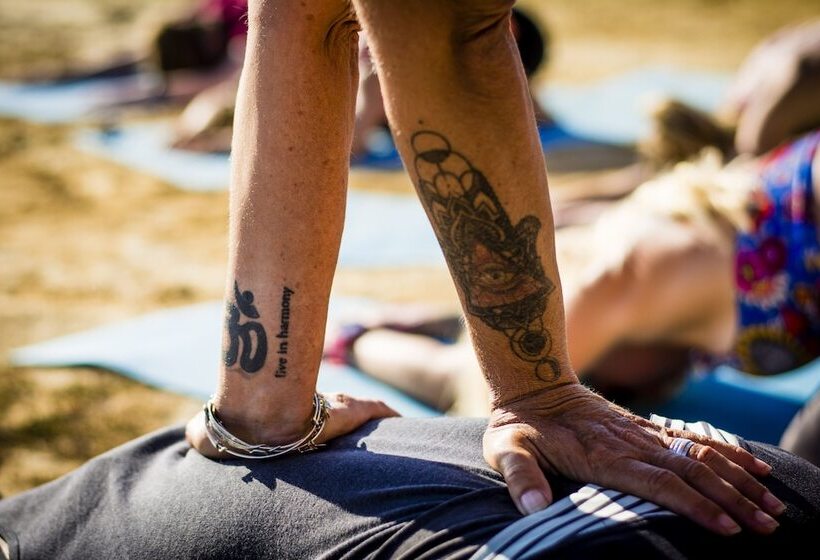 تختخواب و صبحانه Sandhi House   Yoga & Wellness