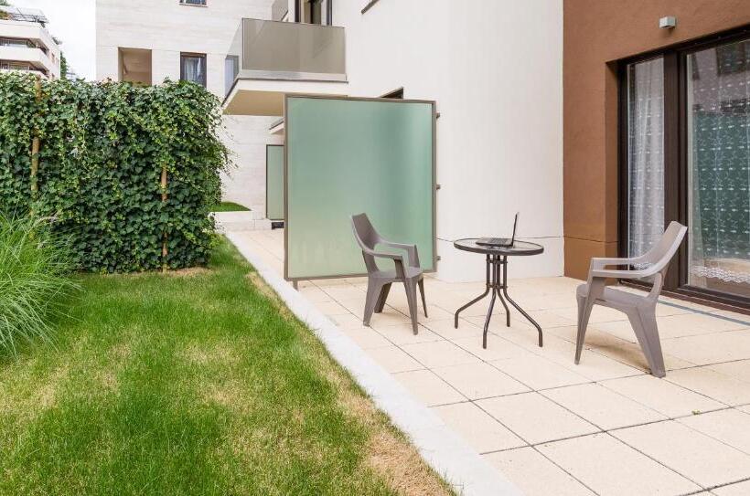 Corvin Holiday Apartments