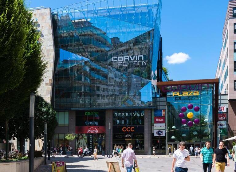 Corvin Holiday Apartments