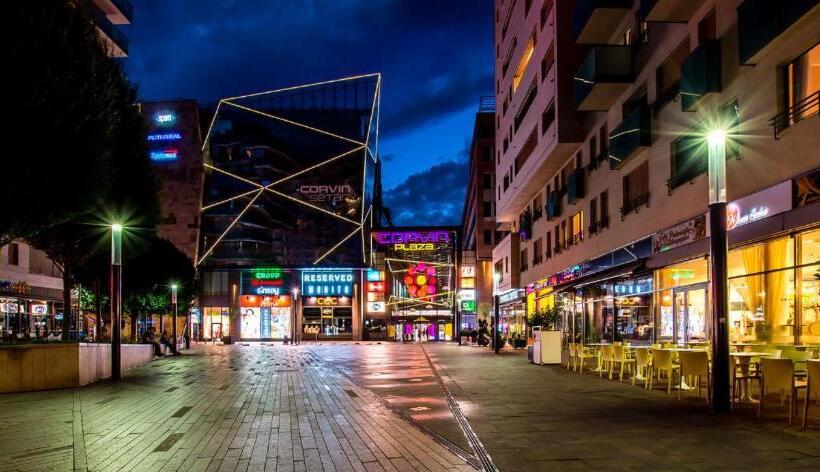 Corvin Holiday Apartments