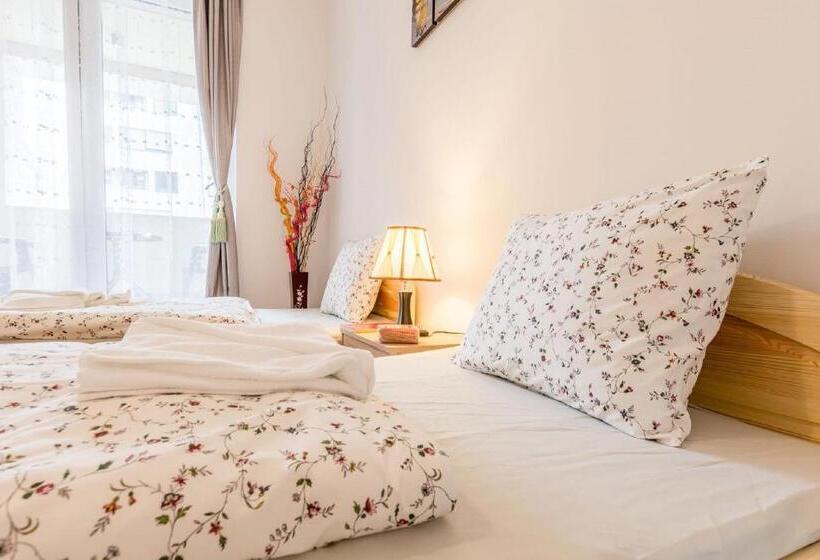 Corvin Holiday Apartments