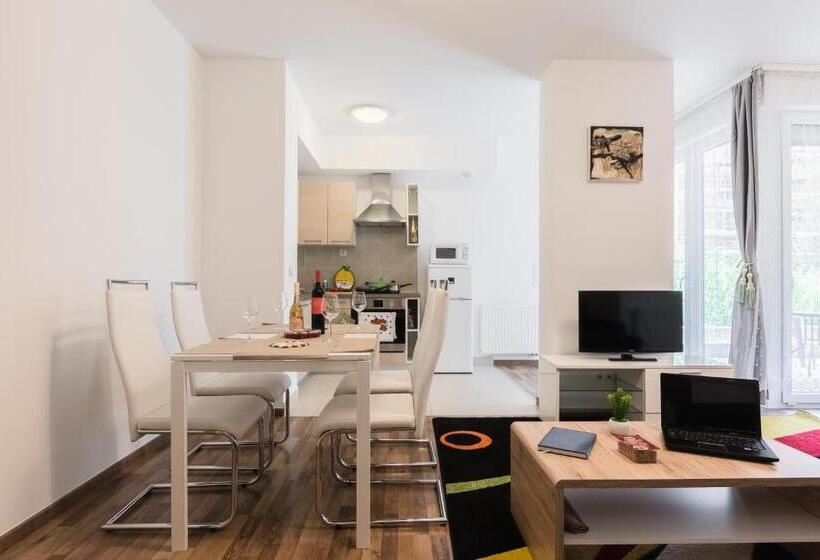 Corvin Holiday Apartments