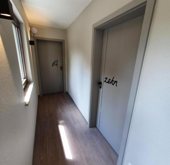 Хостел Wirtshaus & Hotel Zur Alten Brauerei Zapf