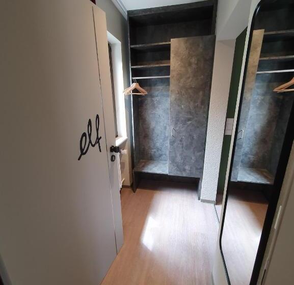 Хостел Wirtshaus & Hotel Zur Alten Brauerei Zapf