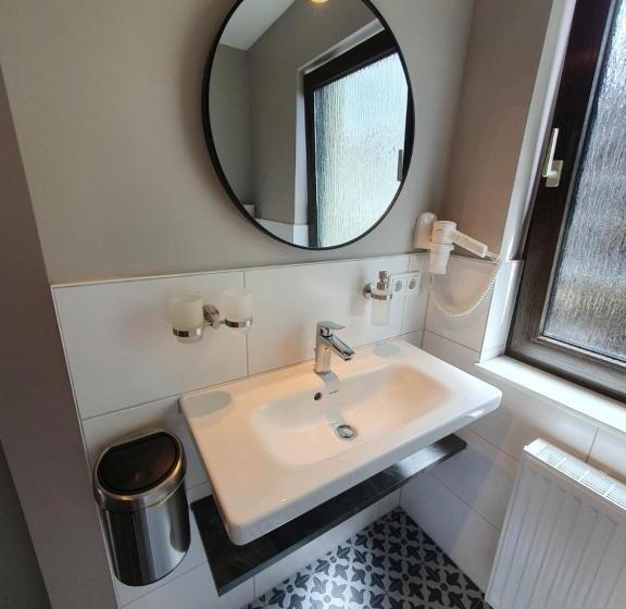 Хостел Wirtshaus & Hotel Zur Alten Brauerei Zapf