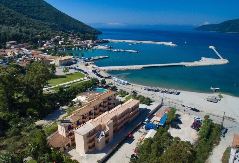 호텔 Akroyiali Resort